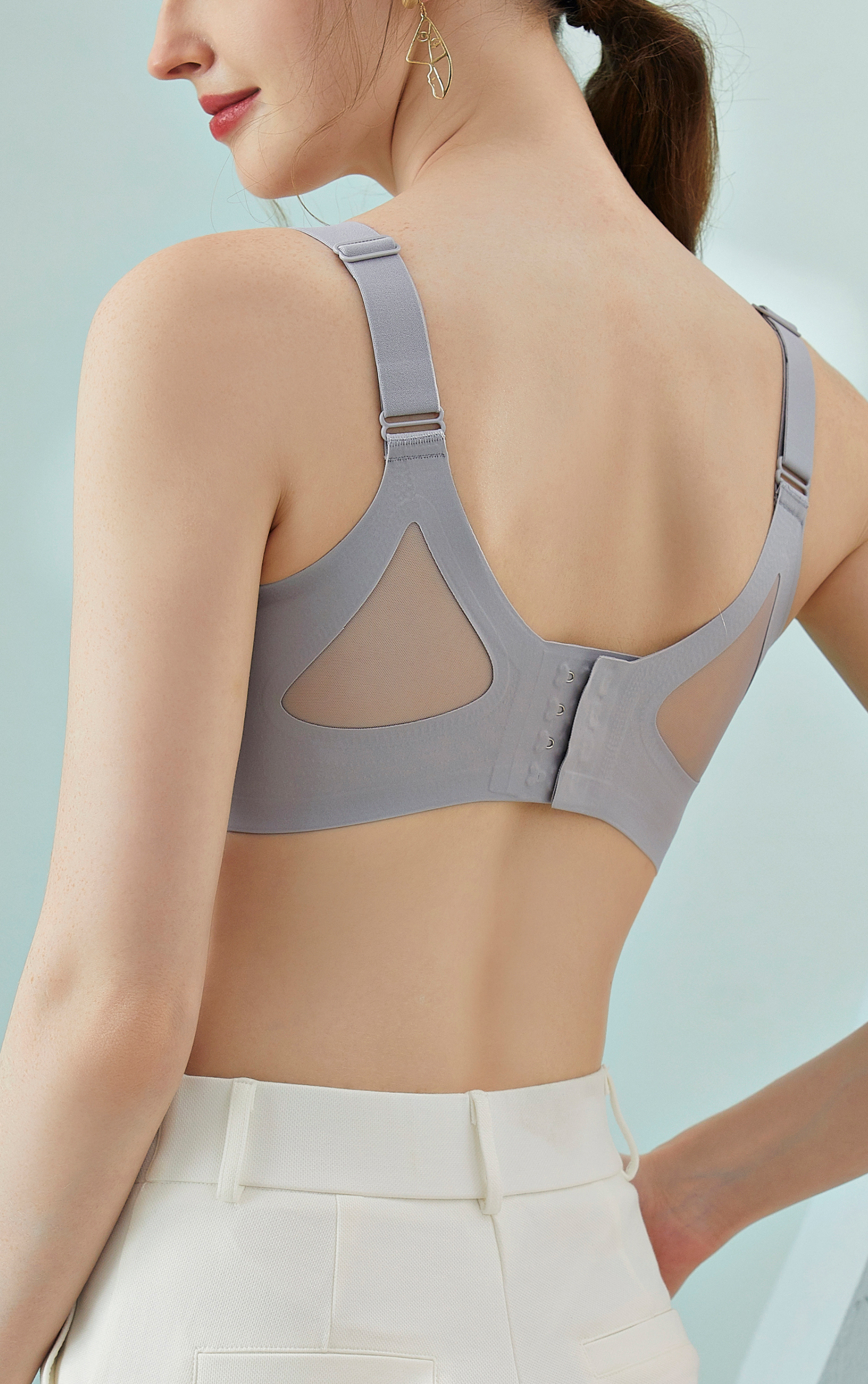 Side view of AirTouch wireless minimizer contour bra with wide smoothing sidebands